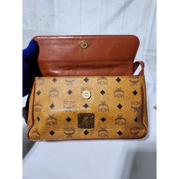 MCM Vintage Cognac Visetos Brown Shoulder Bag with Gold Accents - Picture 4 of 13